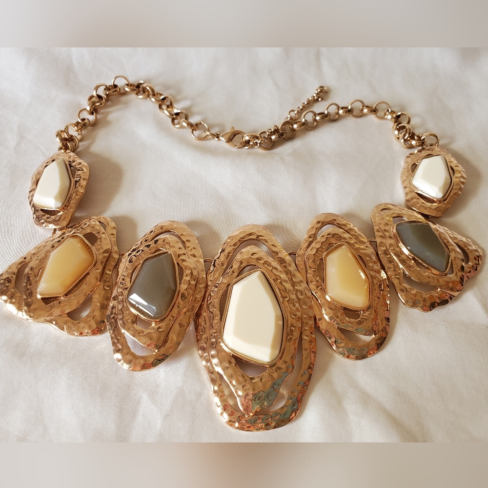 Like New Bansri Jewelry Necklace